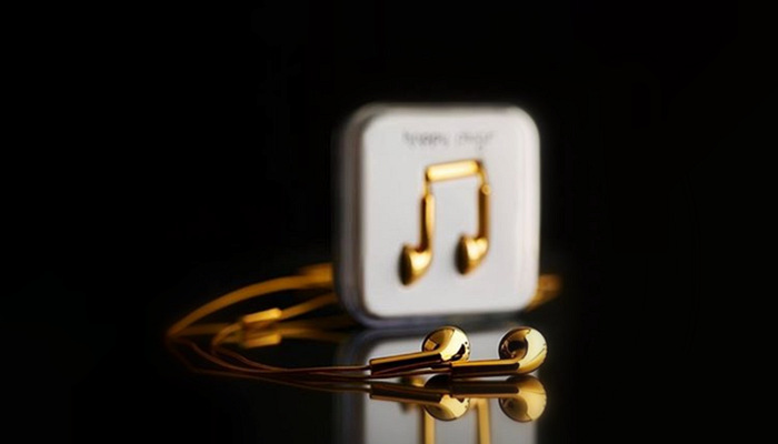 Gold earphone