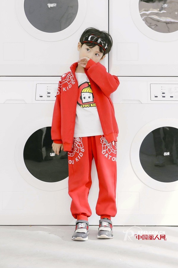 å°ç”·å­©å¤´å‘å¤šç»‘å‘å¸¦æ€Žä¹ˆæ“ä½œå¥½çœ‹  ç”·ç”Ÿé…å‘å¸¦ç©¿ä»€ä¹ˆè¡£æœ