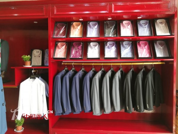 æœè£…å®šåˆ¶å¸‚åœºæ€Žä¹ˆæ ·ï¼Ÿè£åœ£ä¸€å®¶åˆä¸€å®¶æ–°åº—å¼€ä¸šå‘Šè¯‰ä½ å‰æ™¯