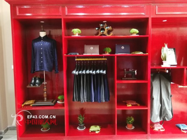 æœè£…å®šåˆ¶å¸‚åœºæ€Žä¹ˆæ ·ï¼Ÿè£åœ£ä¸€å®¶åˆä¸€å®¶æ–°åº—å¼€ä¸šå‘Šè¯‰ä½ å‰æ™¯