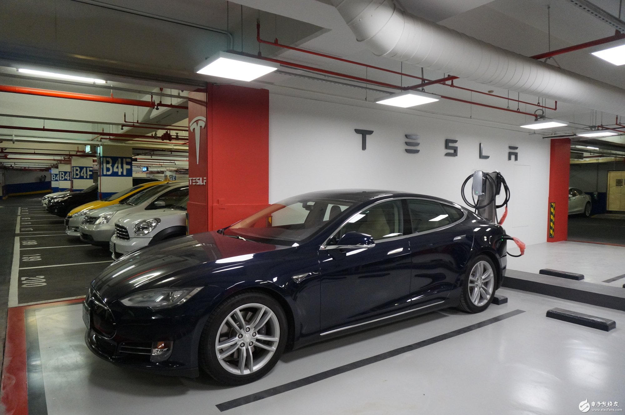 Tesla flagship store opens in Taipei's Xinyi business district, Model S RV will be on the road in Taiwan, China in 2017