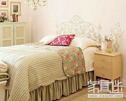 How to choose a bedside table that is suitable for your own home? .jpg