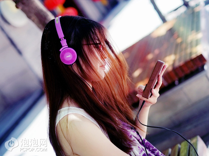 I am the color AKG K420 LE headphones come in colorful
