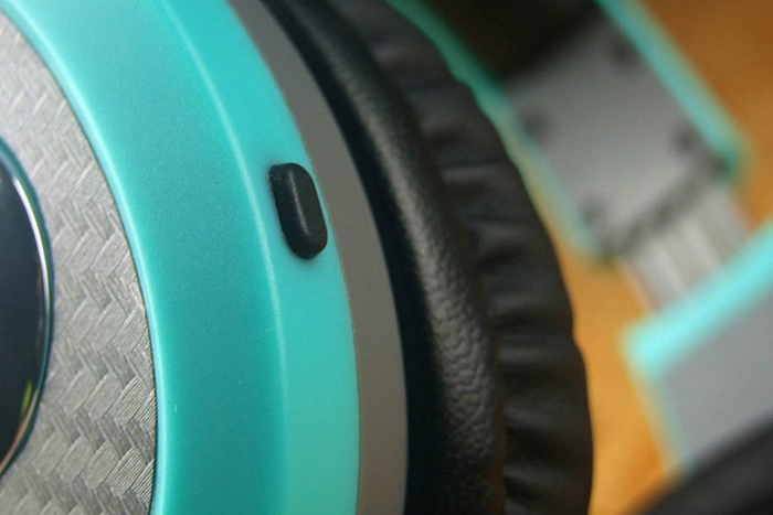 Young taste, taste AKG Y50 headphones