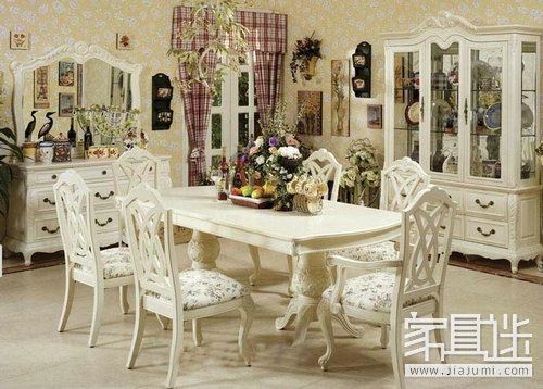 What is the size of the dining table? What are the etiquettes of the Chinese dining table.jpg