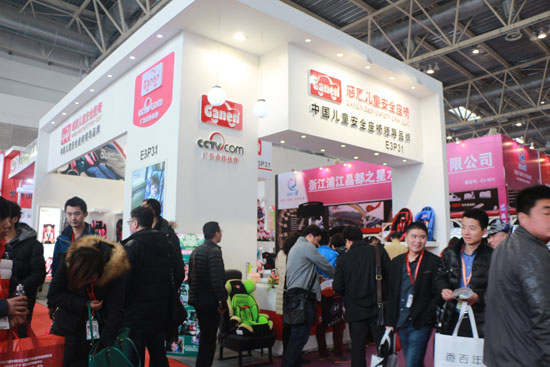 Thanksgiving child safety seat debut at the 2015 Beijing Auto Accessories Exhibition