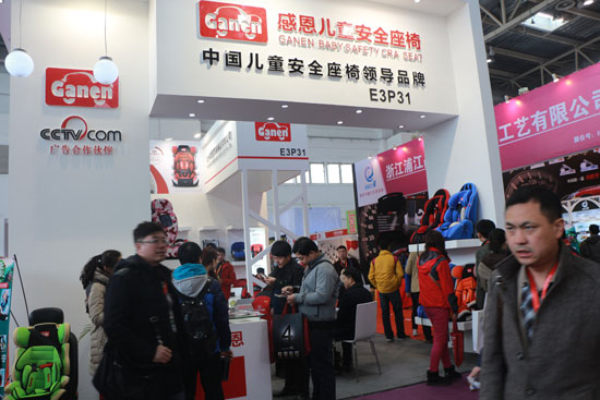 Thanksgiving child safety seat debut at the 2015 Beijing Auto Accessories Exhibition