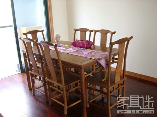What is the size of the dining table? What are the etiquettes of the Chinese dining table.jpg