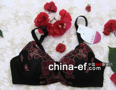 SIBIRI Xi Baer is the expression of a woman's mature and stable beauty