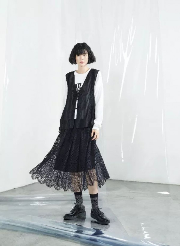 initialå¥³è£…2020æ˜¥è£…æ–°æ¬¾ è·Ÿæˆ‘ä¸€èµ·ä¸Šå¤ªç©º