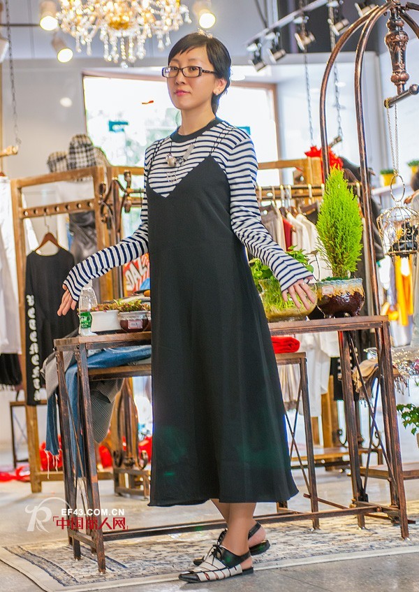 åŠå¸¦èƒŒå¸¦è£™é…ä»€ä¹ˆè¡£æœ Qstyleç§‹å­£èƒŒå¸¦è£™æ­é…