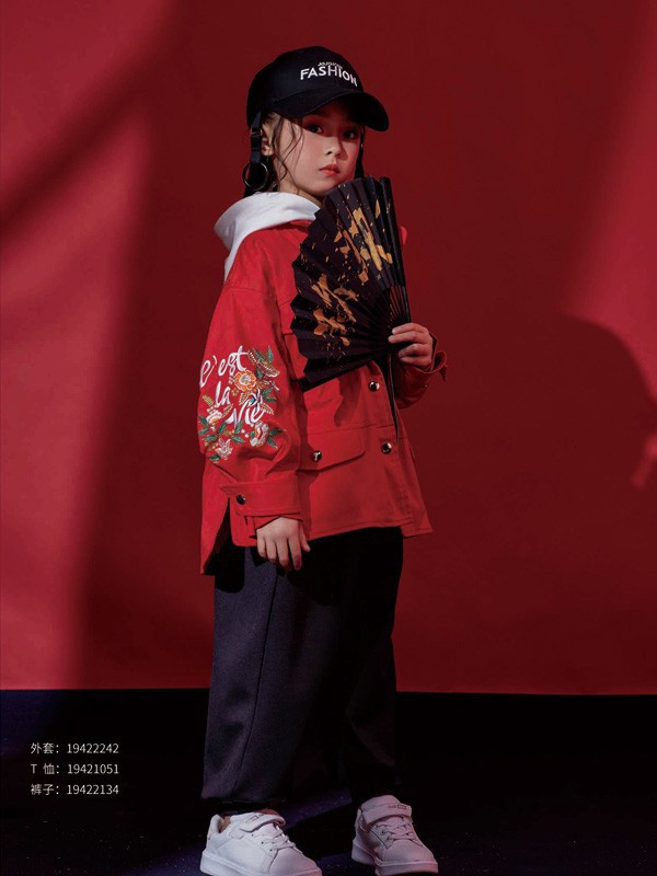 è¿‡å¹´ç»™å­©å­ä¹°ä»€ä¹ˆæ ·çš„è¡£æœ æ½®æµç«¥è£…æ€Žä¹ˆç©¿å¥½çœ‹