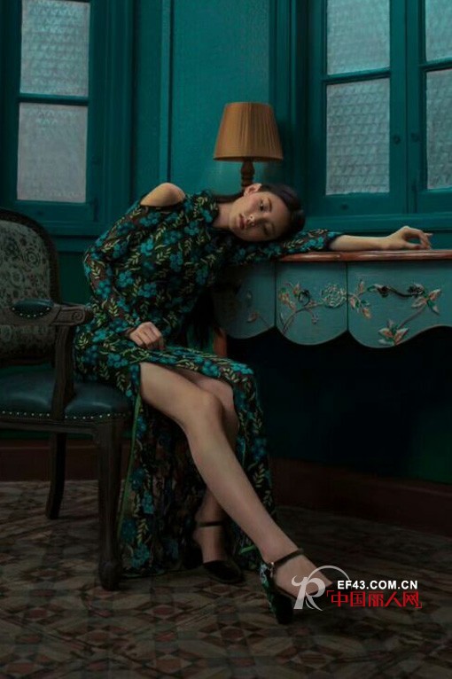 ç¥žç§˜ä¼˜é›…å¥³è£…æ€Žä¹ˆé€‰æ‹©  ç¢ŽèŠ±å›¾æ¡ˆå¦‚ä½•æ­é…