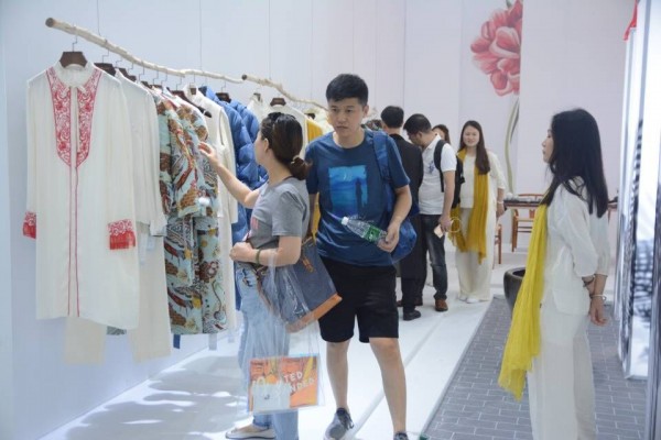 è§èŠ±å¼€å±•çŽ°æœé¥°é­…åŠ› 2019æ—¶å°šæ·±åœ³å±•ä¸Žæ‚¨ä¸è§ä¸æ•£