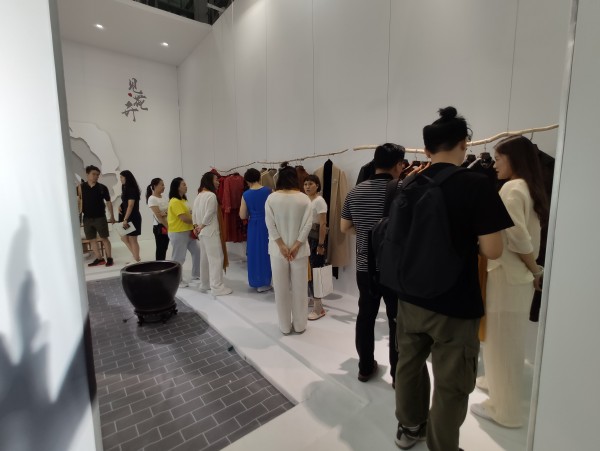 è§èŠ±å¼€å±•çŽ°æœé¥°é­…åŠ› 2019æ—¶å°šæ·±åœ³å±•ä¸Žæ‚¨ä¸è§ä¸æ•£