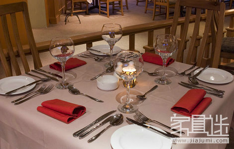 What is the size of the western table? What are the etiquette of Western food 3.jpg
