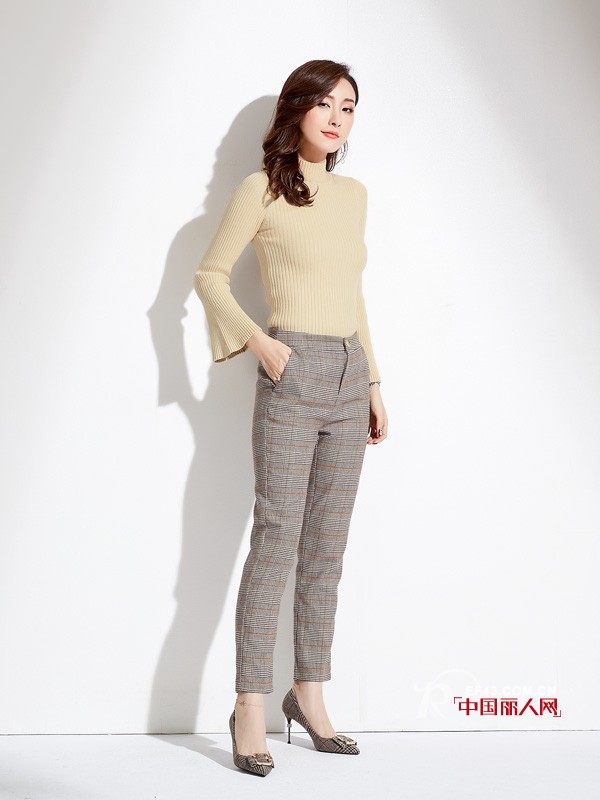 çˆ±ä¾èŽ²å¥³è£…2018ç§‹è£…ä¸Šå¸‚ ç§‹è£…é£Žè¡£å¤–å¥—çš„æ­é…