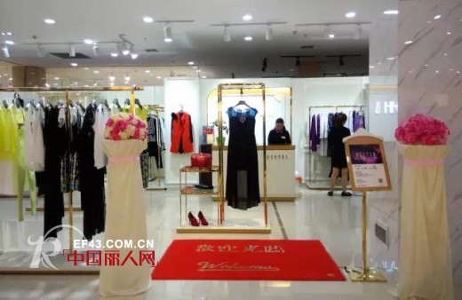 çƒ­çƒˆç¥è´ºHOKABRå›½åº†ä¸‰åº—é½å¼€ä¸š æ—¶å°šç››å®´é½å¼€å¹•