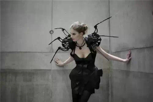 Cool 3D print dress can automatically transform into a female spiderman!