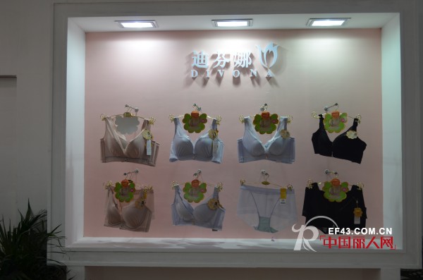è¿ªèŠ¬å¨œæ¸…æ–°ç™»åœºæ·±åœ³å†…è¡£å±•