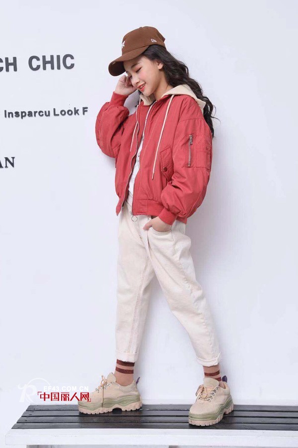 è¿žå¸½å®½æ¾æ£’çƒæœé‡Œé¢ç©¿ä»€ä¹ˆè¡£æœ å†¬å­£é»‘è‰²å¤–å¥—é…ä»€ä¹ˆé¢œè‰²è£¤å­