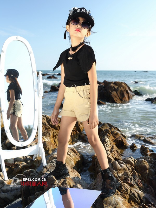 é»‘è‰²è¡£æœé…ä»€ä¹ˆé¢œè‰²è£¤å­  å¤å­£é»‘è‰²Tæ¤é…ä»€ä¹ˆè£¤å­