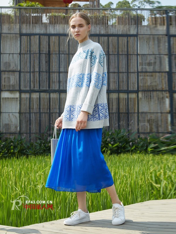 å®è“è‰²æ‰“åº•è¢œé…ä»€ä¹ˆé¢œè‰² å†¬å­£å®è“è‰²è¡£æœé…ä»€ä¹ˆå¤–å¥—å¥½çœ‹