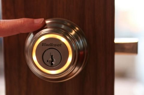 "Touch the door" smart lock: a "knock" to open