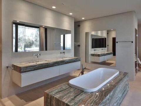 Continental large-sized bathroom to enjoy the ultimate bathroom space