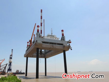 Zhenhua Heavy Industry completed the lifting test of the riprap leveling ship