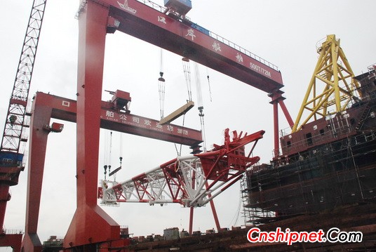 The 83-meter pile rack of the port ship was successfully hoisted