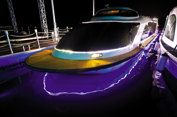 Seventy-two successfully developed the "heart" of the East Lake luxury yacht