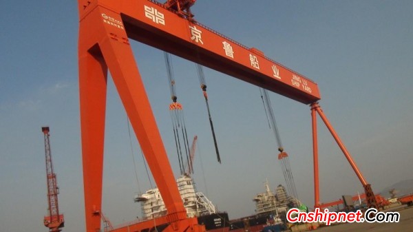 Jinglu Shipbuilding 1000 tons of shipbuilding gantry crane officially used