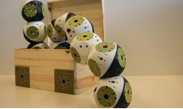 Roombots intelligent robot
