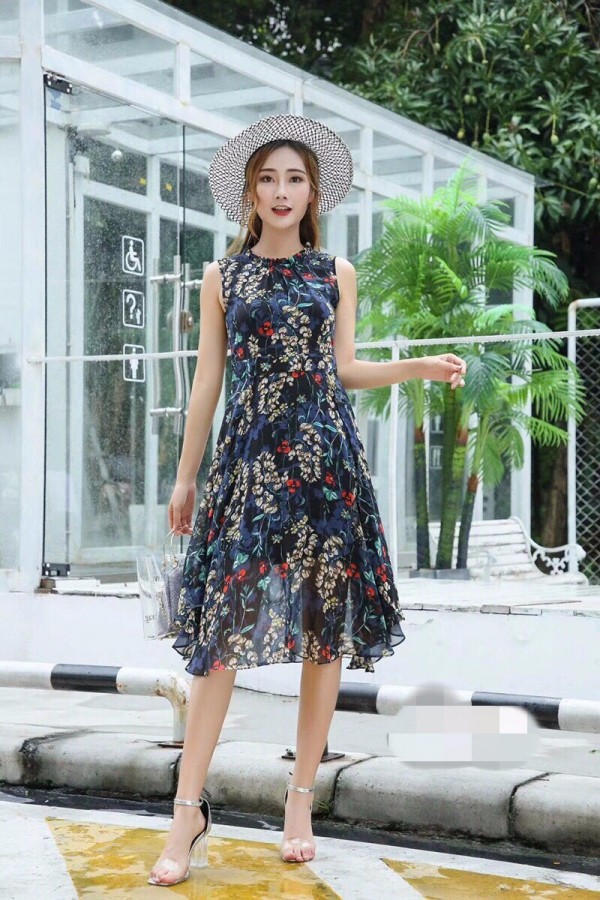 ç¢ŽèŠ±è¿žè¡£è£™çš„é­…åŠ›è®©ä½ åœ¨è¿™ä¸ªå¤æ—¥åšæœ€ç¾Žçš„å¥³äºº