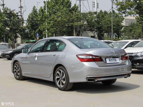 Buying a low price (3) Survey of the value of a popular midsize car