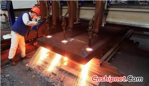 Nantong Zhenhua Transmission 2000 tons wind power platform rack project cutting started