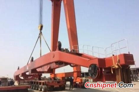The largest domestic ship crane - Nanjing Zhongchuan Oasis 2 sets of 450 tons of cranes completed