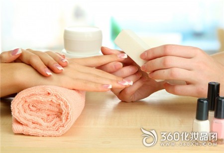 Nail hand nail polish skin brightening
