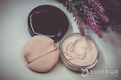 Correct application of liquid foundation