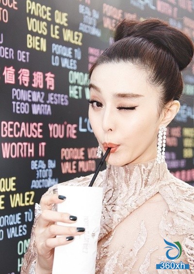 Using fake eyelashes to create Fan Bingbing's dreamy eye makeup