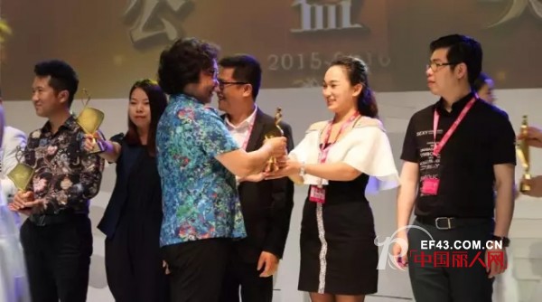 Bodystyleè£è†ºâ€œä¸­å›½å†…è¡£è¡Œä¸šå¹´åº¦å…¬ç›Šå¥–â€å’Œâ€œå“ç‰Œä»·å€¼å¥–â€