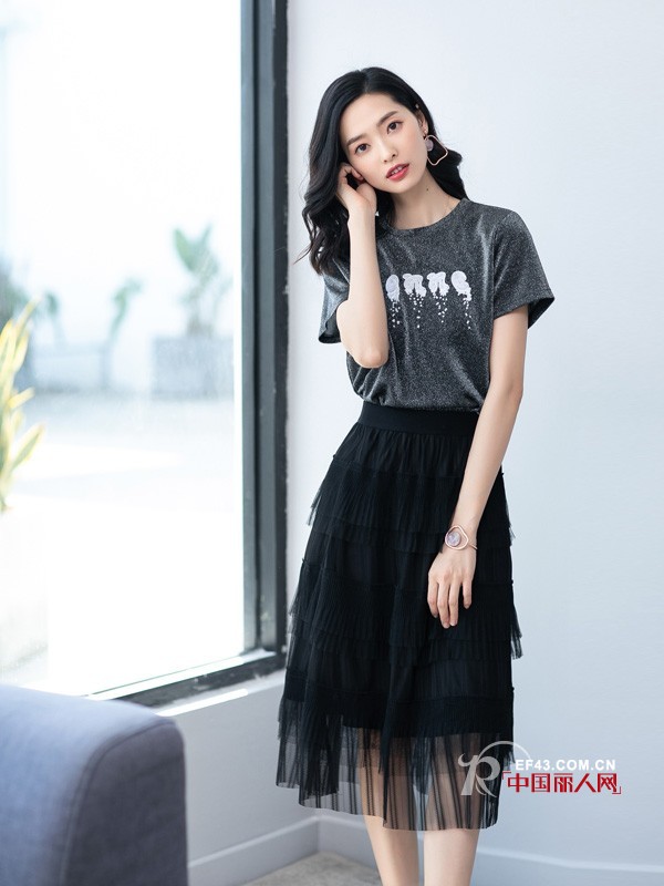 å¤å¤©å¥³ç”Ÿæ‰“é€ æ—¶å°šæ„Ÿé€ åž‹æ€Žä¹ˆç©¿ï¼Ÿ ä¼˜è¡£ç¾ŽåŠ©åŠ›å‘ˆçŽ°æ—¶å°šé€ åž‹