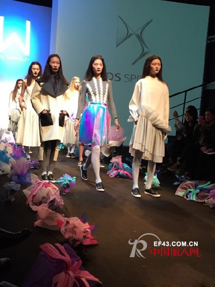 WbyWenJunä¸Šæµ·æ—¶è£…å‘¨2015AW â€œæ—‹è½¬æœ¨é©¬â€ å¸¦æˆ‘ä»¬èµ°è¿›çˆ±ä¸½ä¸çš„ç§˜å¢ƒ