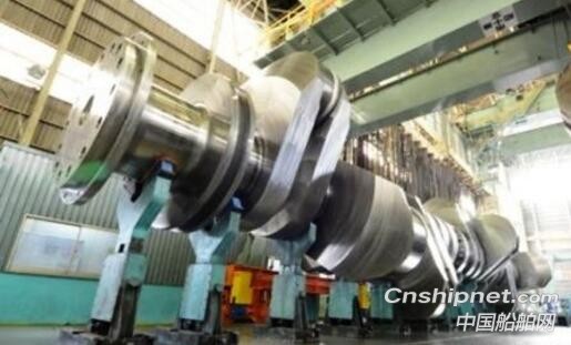 The world's largest super large container ship crankshaft delivery