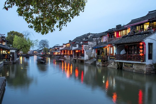 é€‚åˆæ—…æ¸¸çš„æ±Ÿå—å°é•‡æœ‰é‚£äº› åŽ»å¤é•‡æ¸¸çŽ©é€‚åˆæ€Žä¹ˆç©¿