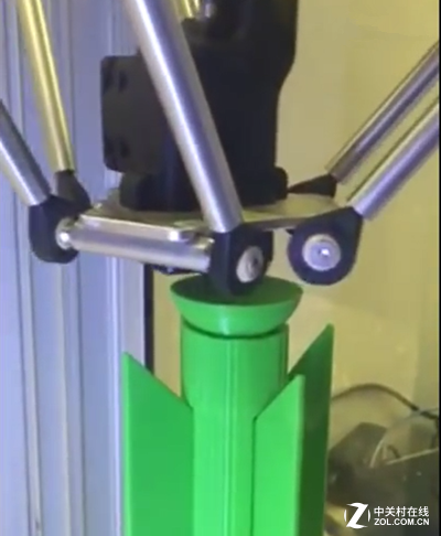 Slingshot master launches 3D printed "rocket" with the longest slingshot