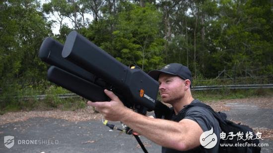 Australian company launches a cannon that allows you to "bomb" drones gently