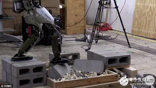 Google Atlas humanoid robot has adapted to complex terrain with better balance than humans