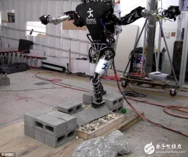 Google Atlas humanoid robot has adapted to complex terrain with better balance than humans